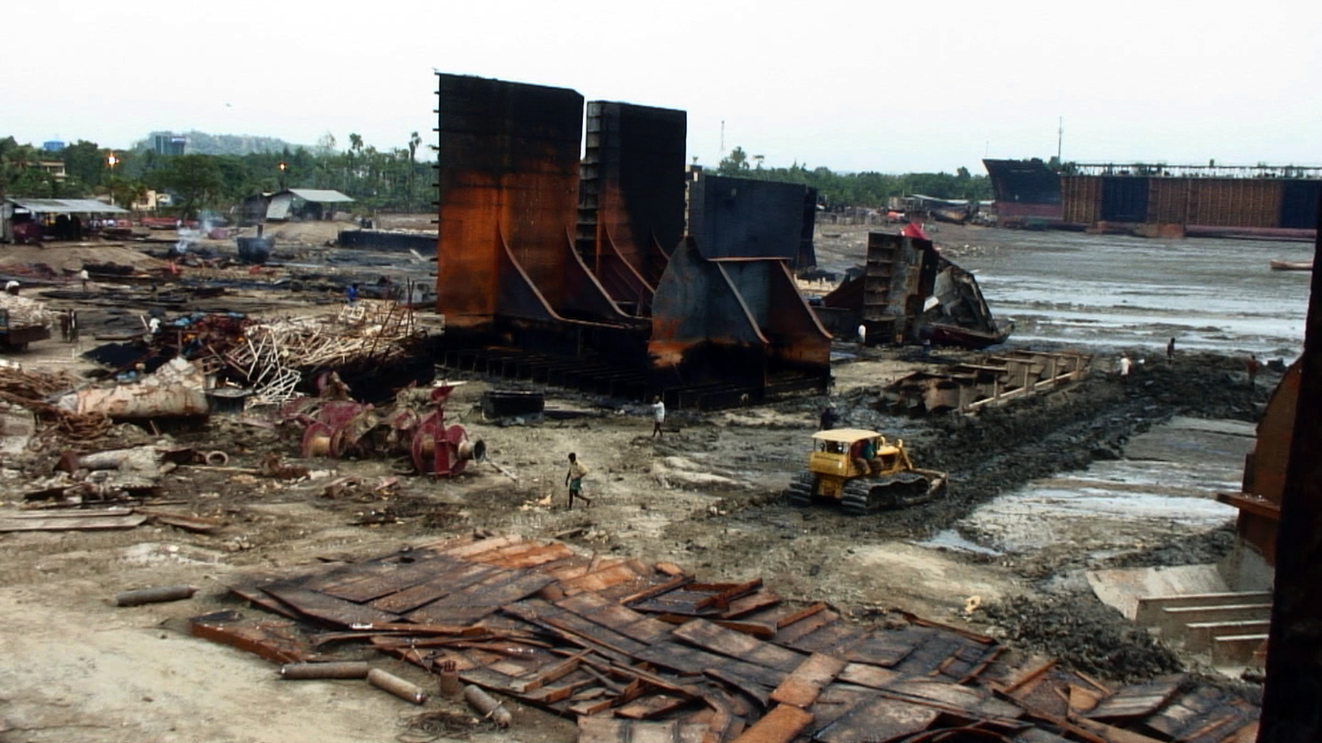 Toxic Gas Leak at Bangladesh Shipbreaking Yard Kills Eight Workers