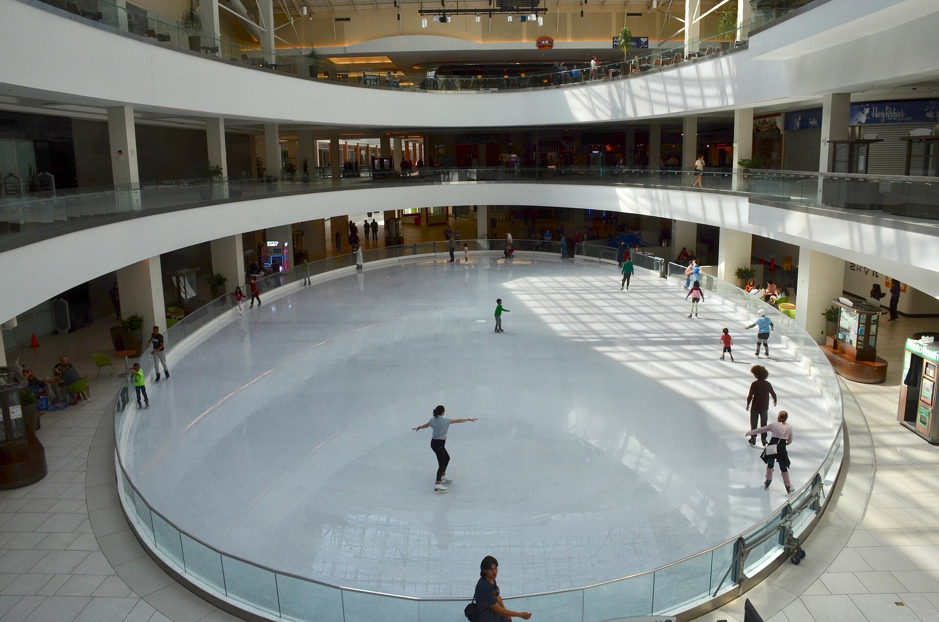 America’s mall ice rinks disappearing as last Lloyd Center rink closes